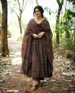  Amazon KLOSIA Printed Flared Kurta with Pant 