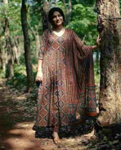  Amazon KLOSIA Printed Flared Kurta with Pant 