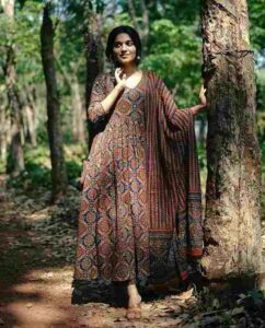  Amazon KLOSIA Printed Flared Kurta with Pant 